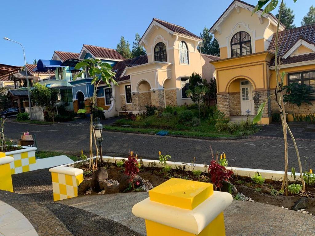 Villa Wubao Kota Bunga 3 Kamar Harga Budget Cinengangirang Экстерьер фото